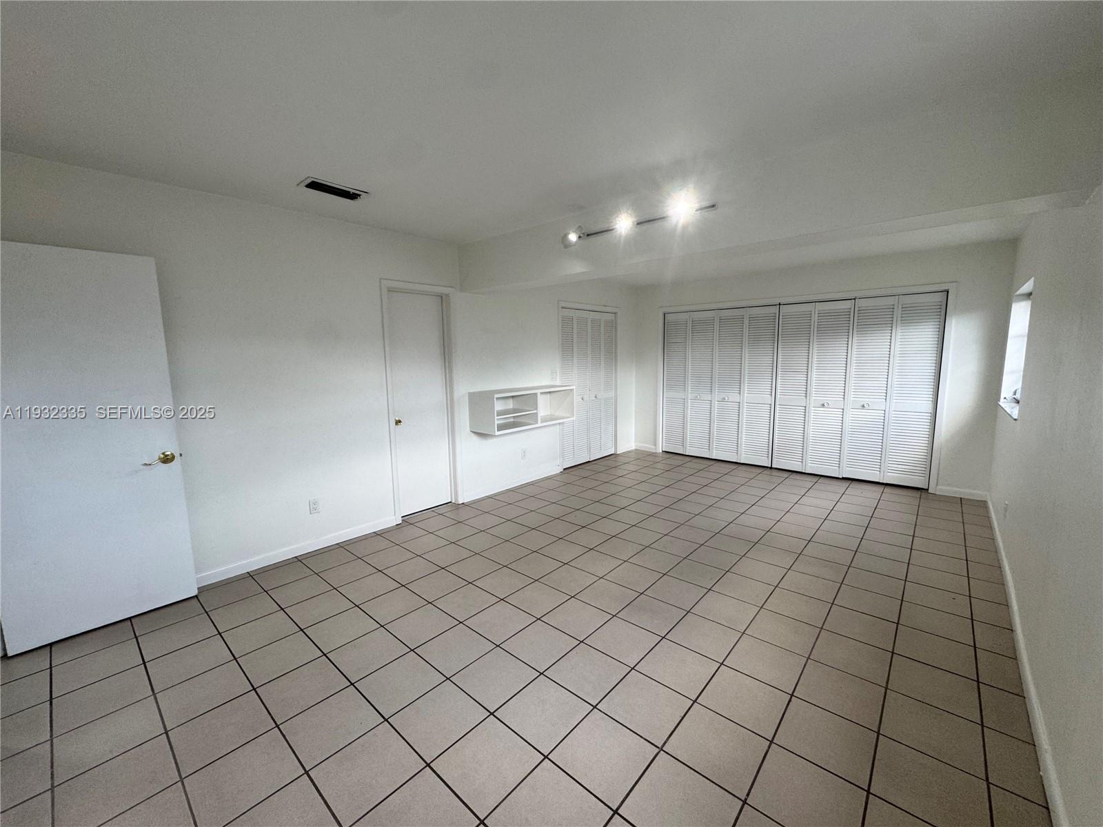 CORAL PARK ESTATES SEC 3 - Residential Lease