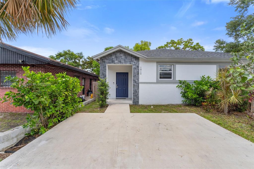 Photo of 1815 NW 9th St, Fort Lauderdale, FL 33311 (MLS # A11629961)