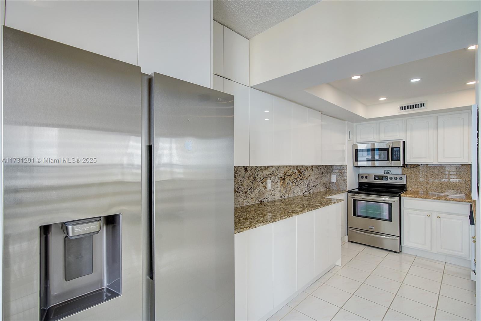 ALEXANDER TOWERS CONDO - Residential