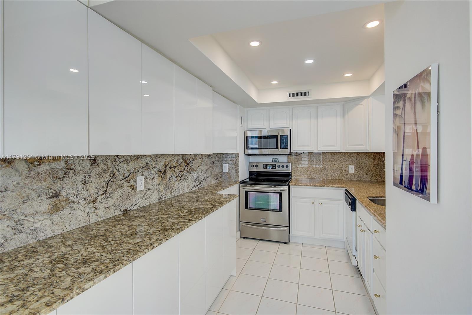ALEXANDER TOWERS CONDO - Residential