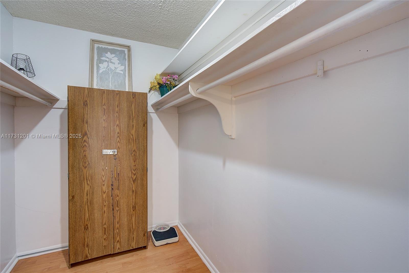 ALEXANDER TOWERS CONDO - Residential