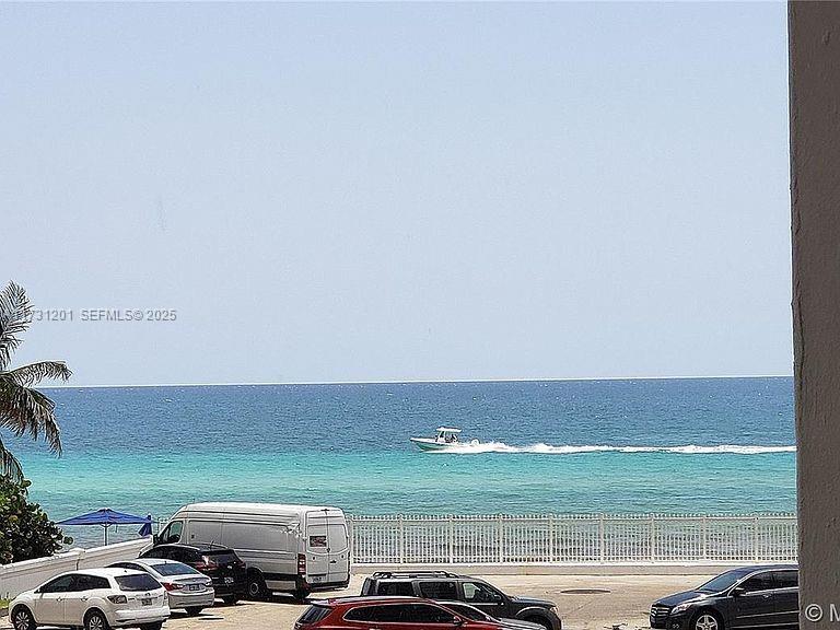 ALEXANDER TOWERS CONDO - Residential