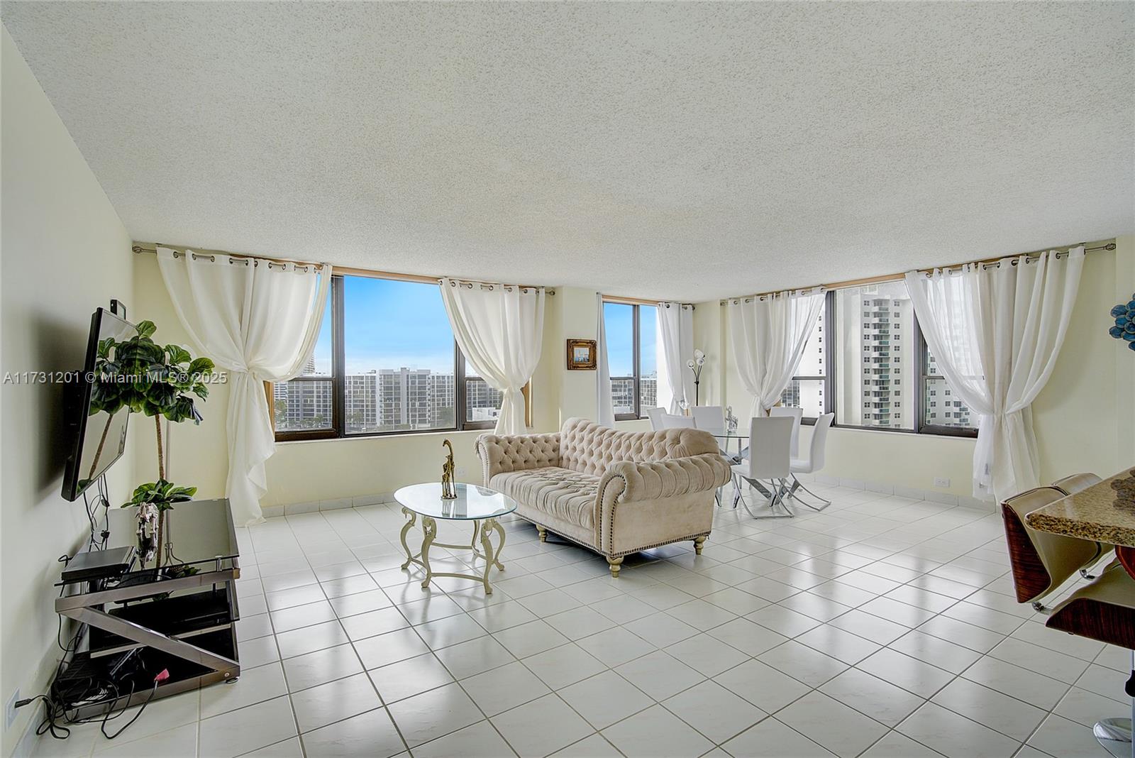 ALEXANDER TOWERS CONDO - Residential