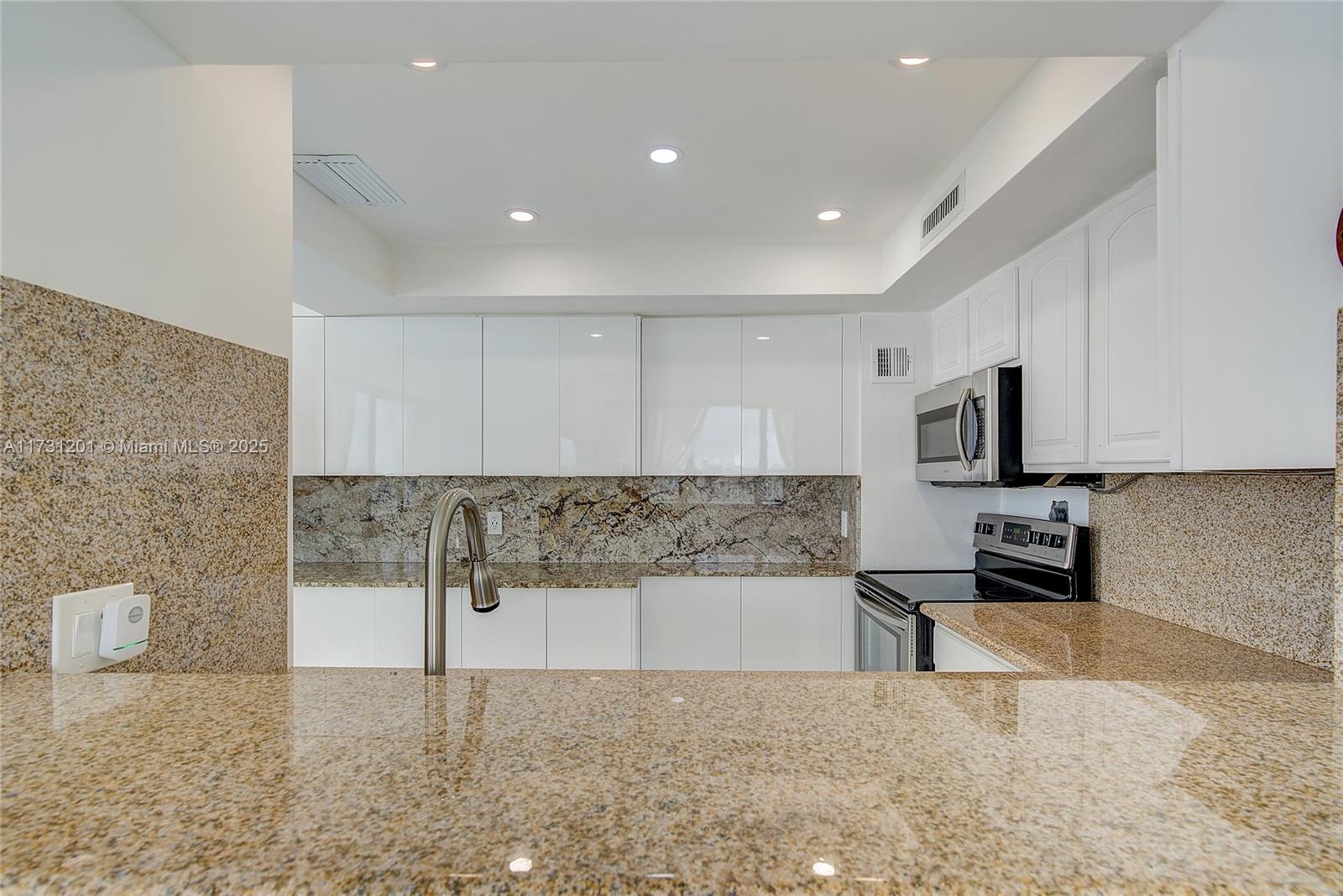 ALEXANDER TOWERS CONDO - Residential