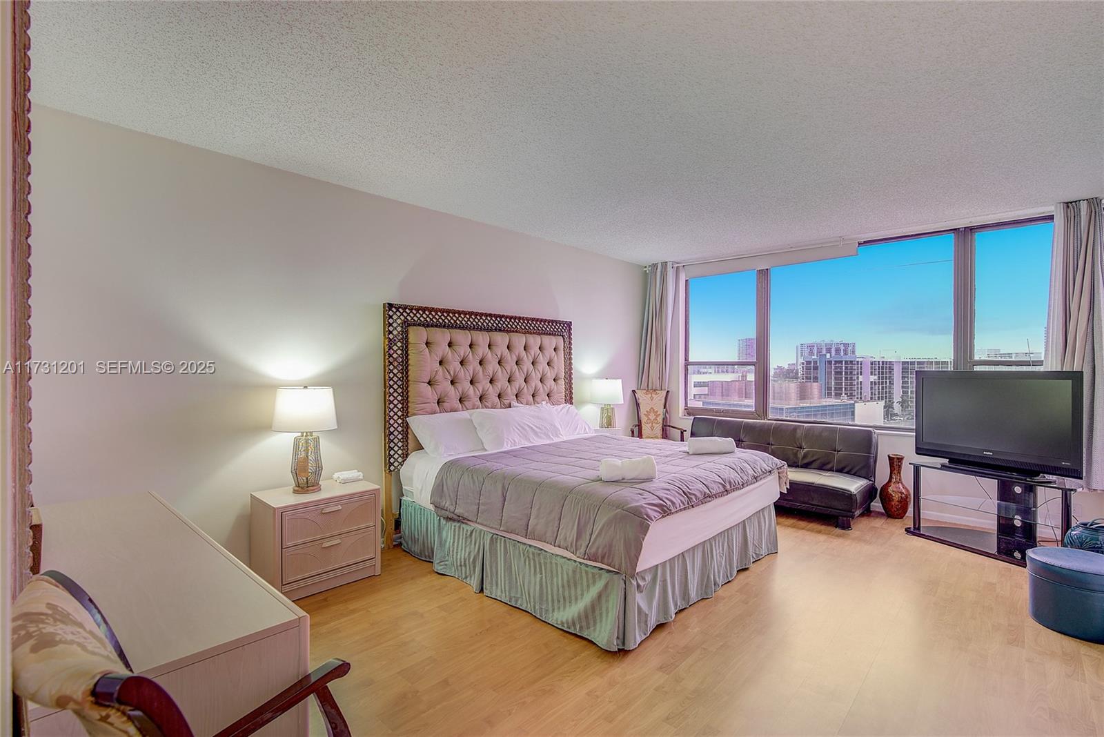 ALEXANDER TOWERS CONDO - Residential