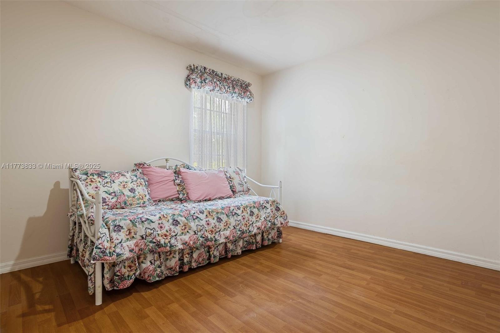 MIRELDA ESTATES - Residential