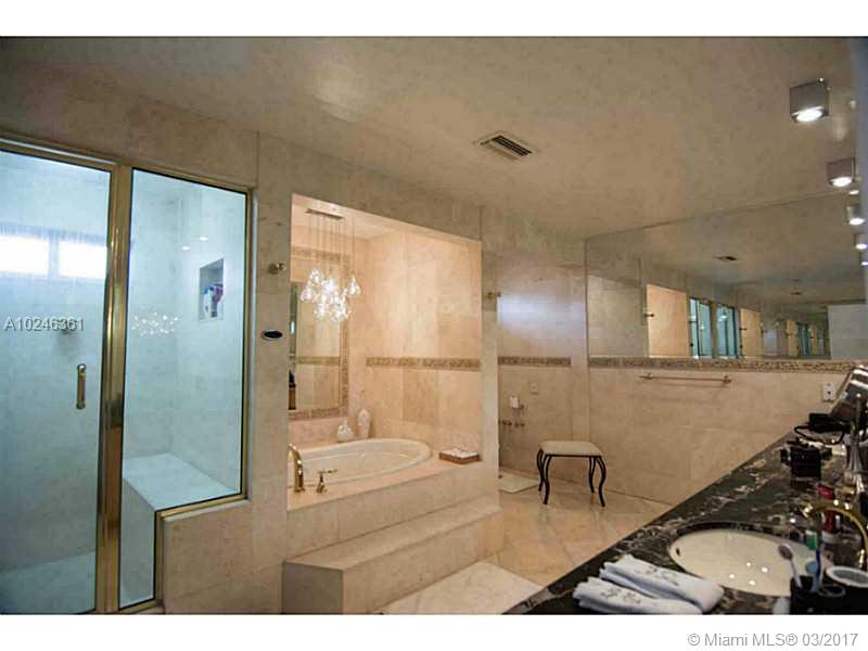 27 28 52 42 KEYSTONE ISLA - Residential