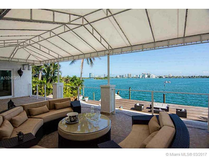 BEAUTIFUL WATERFRONT HOME IN THE GATED COMMUNITY OF KEYSTONE POINT, DESIRABLE LOCATED ON THE WIDE BAY SIDE OF ISLAND FIVE. 100" OF WATER FRONTAGE, THIS HOME OFFERS BOTH BOAT DOCK AND LIFT, WATERFRONT POOL AND JACUZZI, ENORMOUS EAT-IN KITCHEN WITH GRANITE, FAMILY ROOM WITH WET BAR, GAME ROOM, OFFICE/DEN, WINE ROOM, GREAT MASTER BEDROOM. WATER VIEWS FROM ALMOST EVERY ROOM OF THE HOUSE WILL LET YOU ENJOY THE GORGEOUS SUNSETS DAILY. BE PART OF THIS AMAZING COMMUNITY WITH A HOME THAT YOU CAN BE PROUD OF.