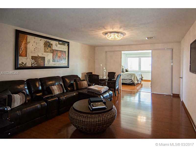 27 28 52 42 KEYSTONE ISLA - Residential