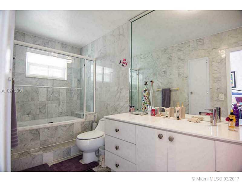 27 28 52 42 KEYSTONE ISLA - Residential