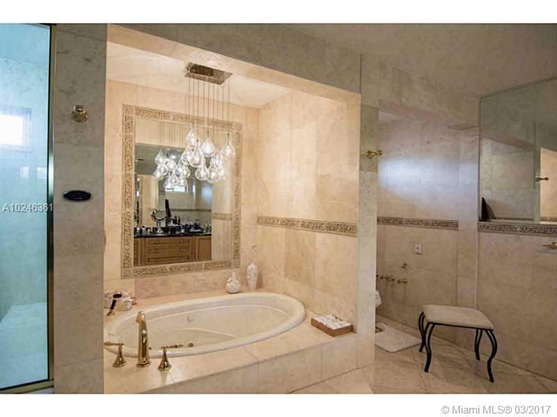 27 28 52 42 KEYSTONE ISLA - Residential