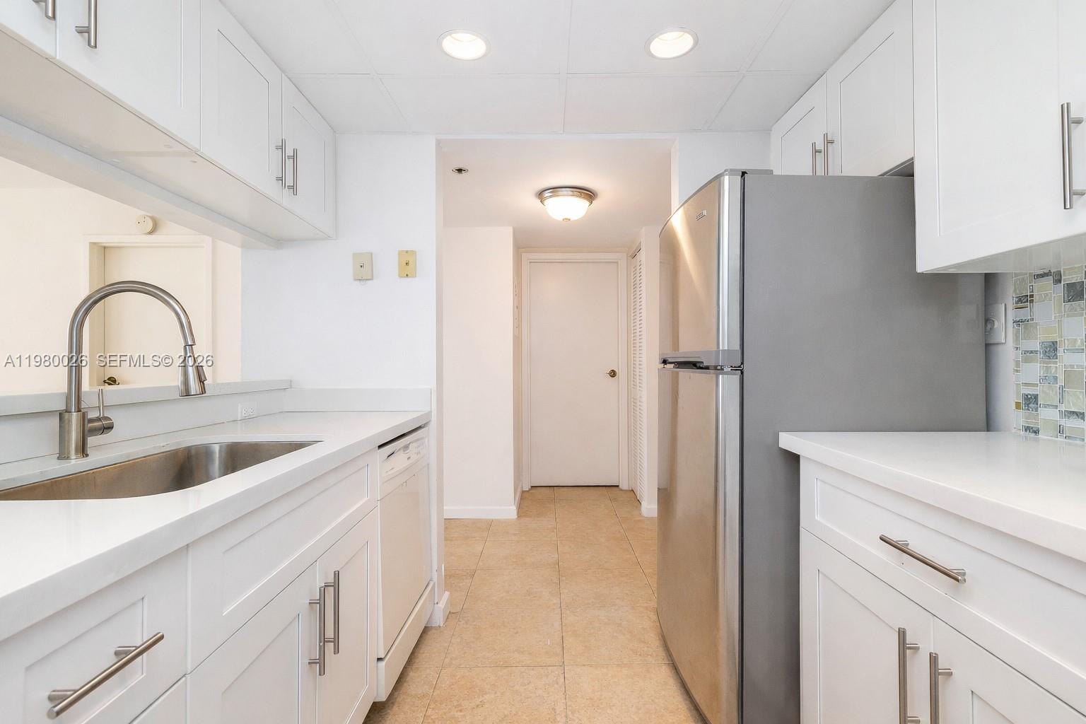 THE GRANDVIEW PALACE COND - Residential Lease