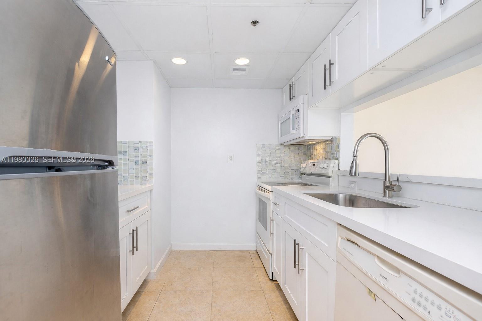THE GRANDVIEW PALACE COND - Residential Lease