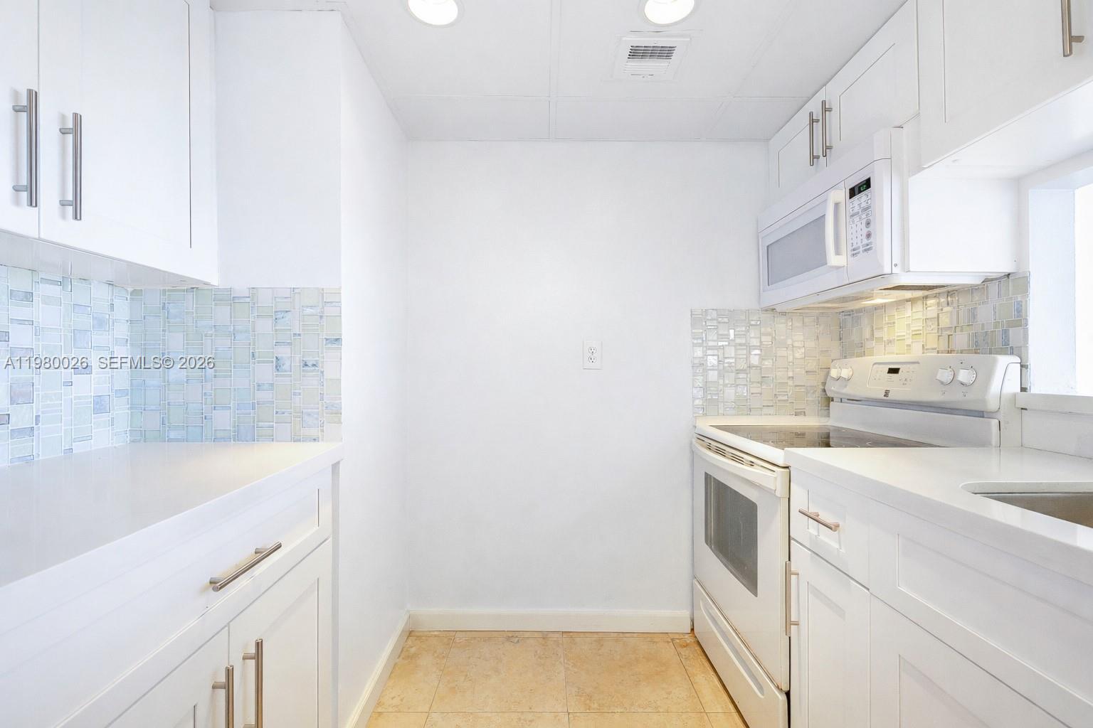 THE GRANDVIEW PALACE COND - Residential Lease