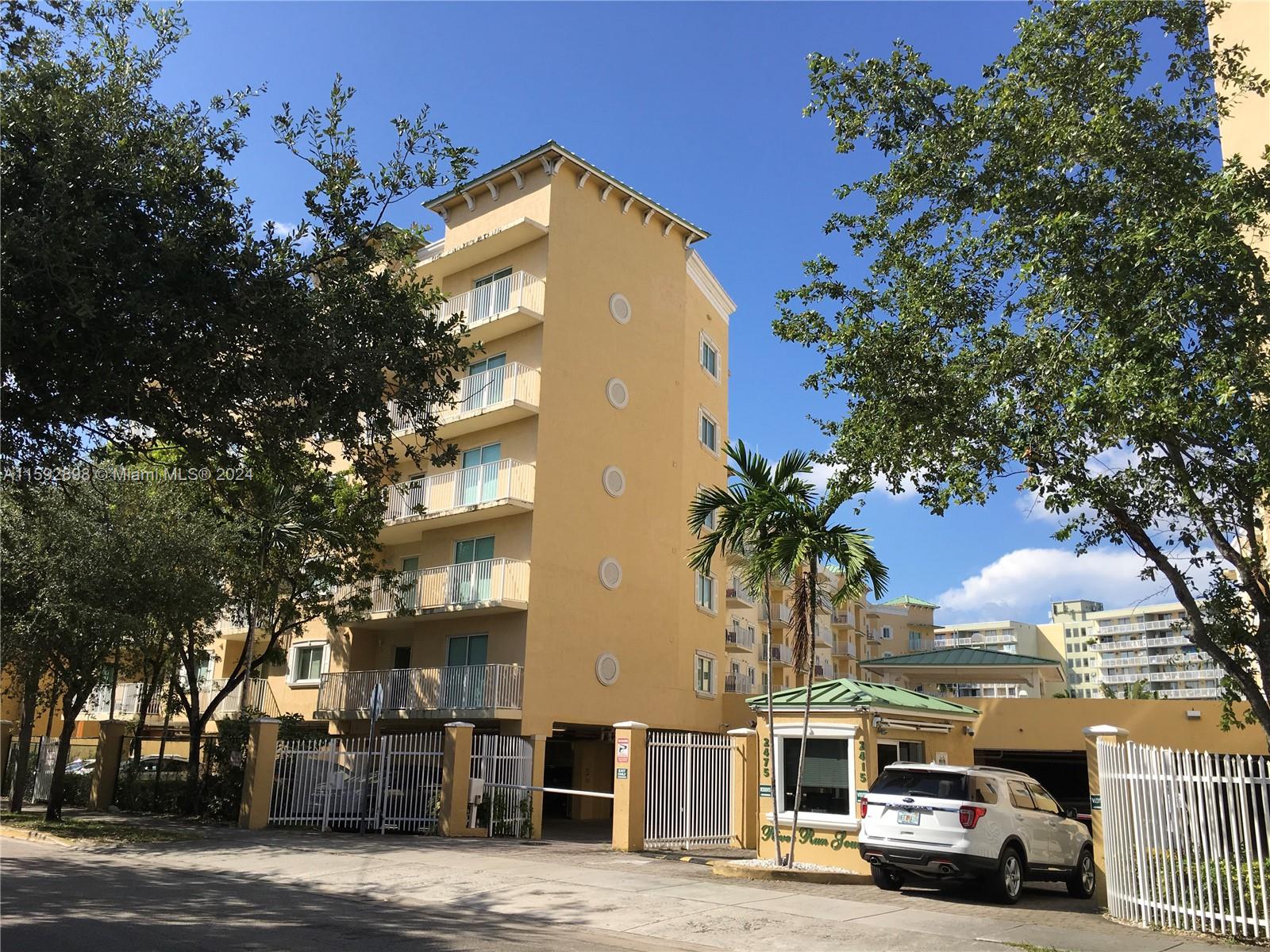 Welcome to your new home in the heart of Miami! This stunning condo in River Run South offers the perfect blend of comfort and convenience with its 2bed/2 bath. The white appliances and tile flooring give the space a sleek and contemporary feel, while the newly installed vinyl floors in the bedrooms add a touch of warmth. The split floor plan layout ensures privacy and comfort for all residents, while the nice balcony overlooking the marina and Miami River provides a peaceful retreat to unwind after a long day. With a washer and dryer in the unit, two assigned parking spot, and a gated complex with 24/7 security, you can enjoy peace of mind and convenience. Plus, the central location provides easy access to Dolphin Expressway and other major roads. Come see all that this condo has to offer