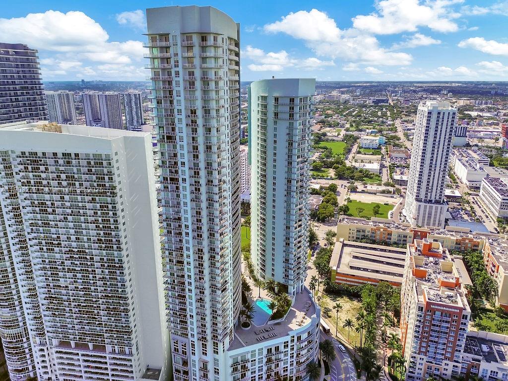 QUANTUM ON THE BAY CONDO - Residential