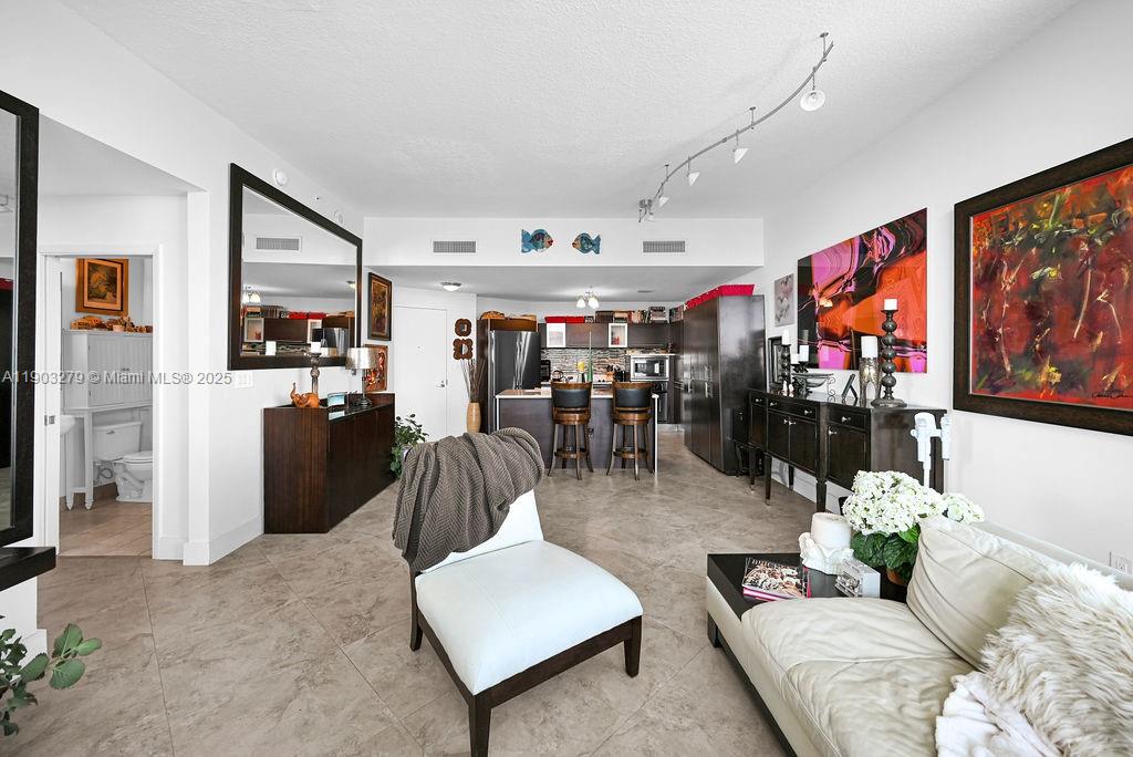 QUANTUM ON THE BAY CONDO - Residential