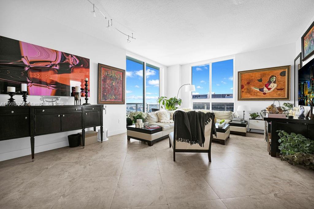 QUANTUM ON THE BAY CONDO - Residential