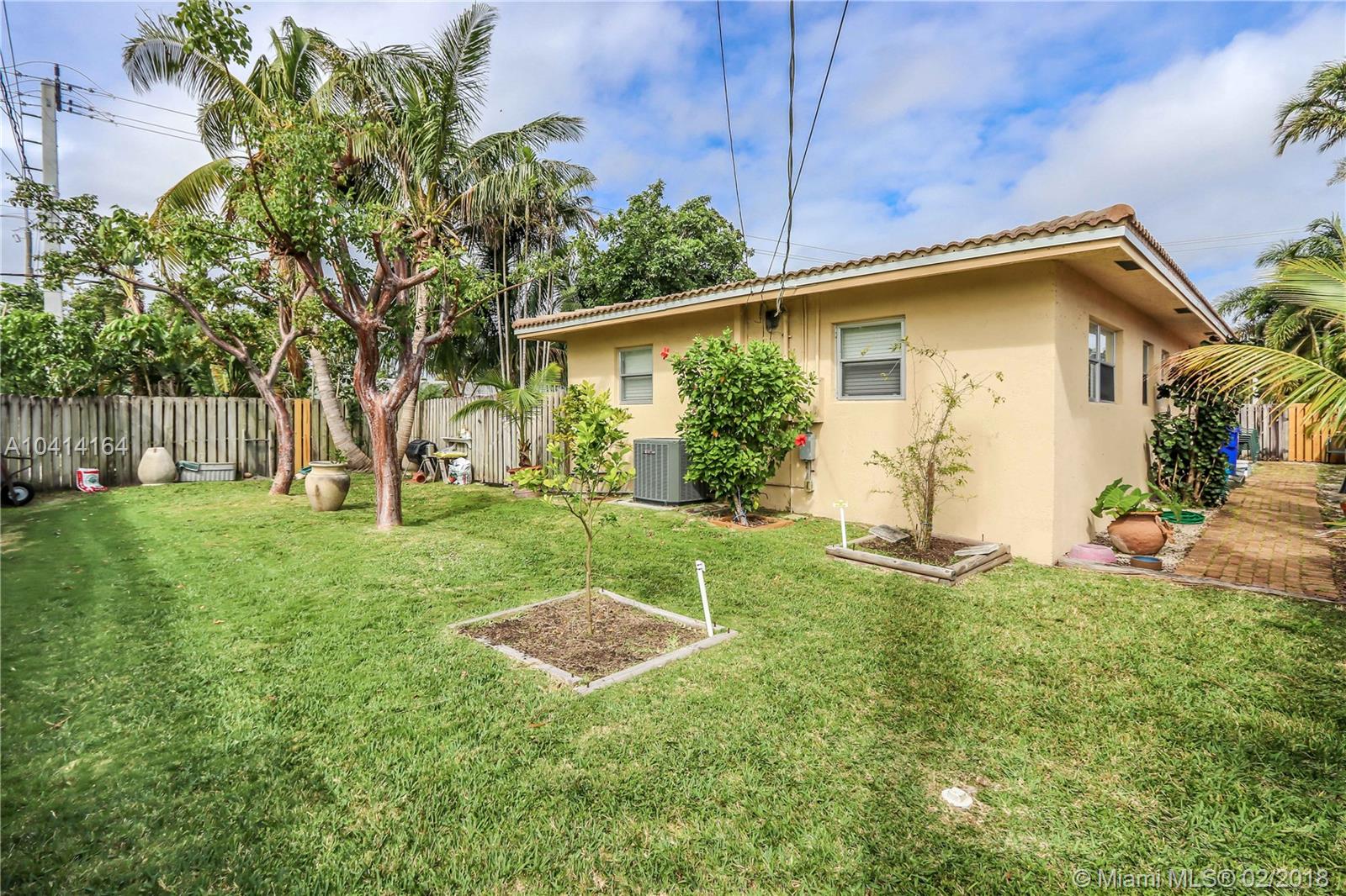 HOLLYWOOD LAKES SEC - Residential