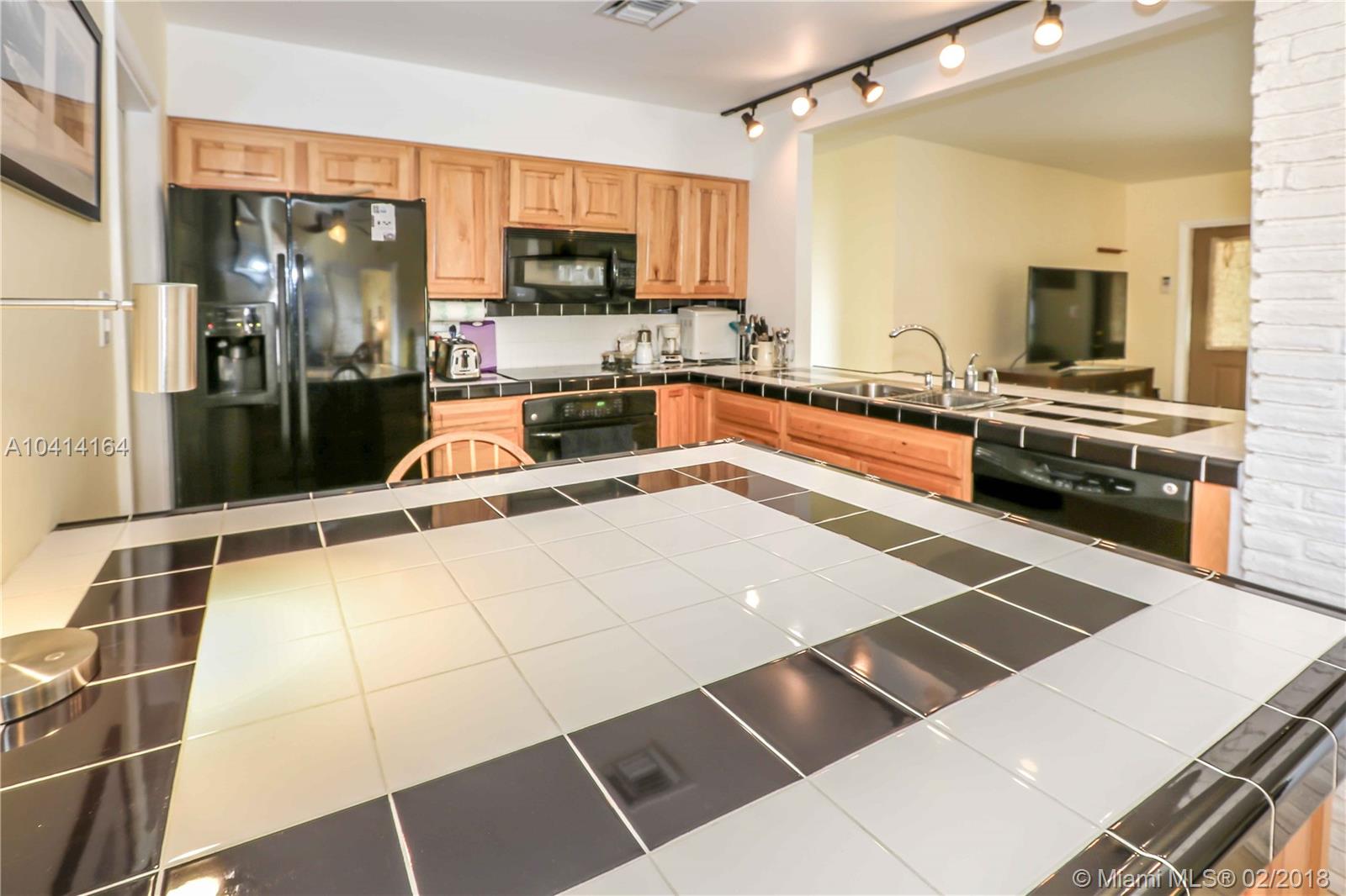 HOLLYWOOD LAKES SEC - Residential