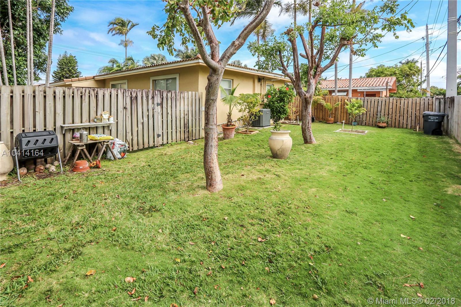 HOLLYWOOD LAKES SEC - Residential