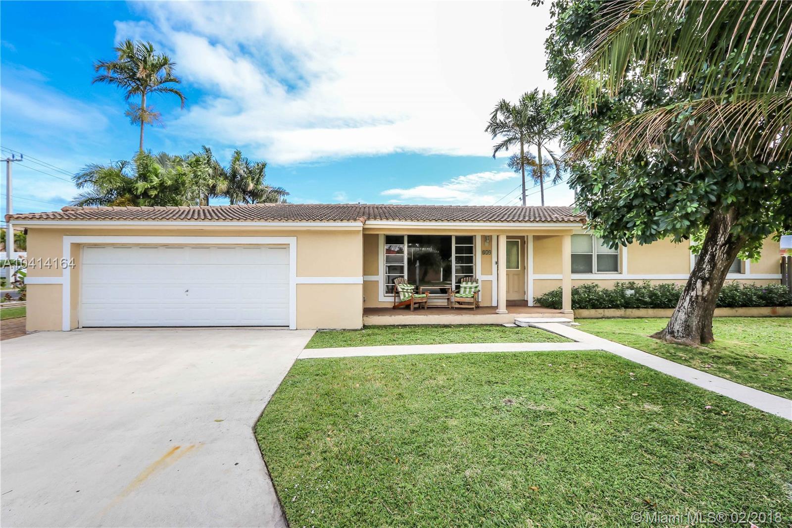 HOLLYWOOD LAKES SEC - Residential