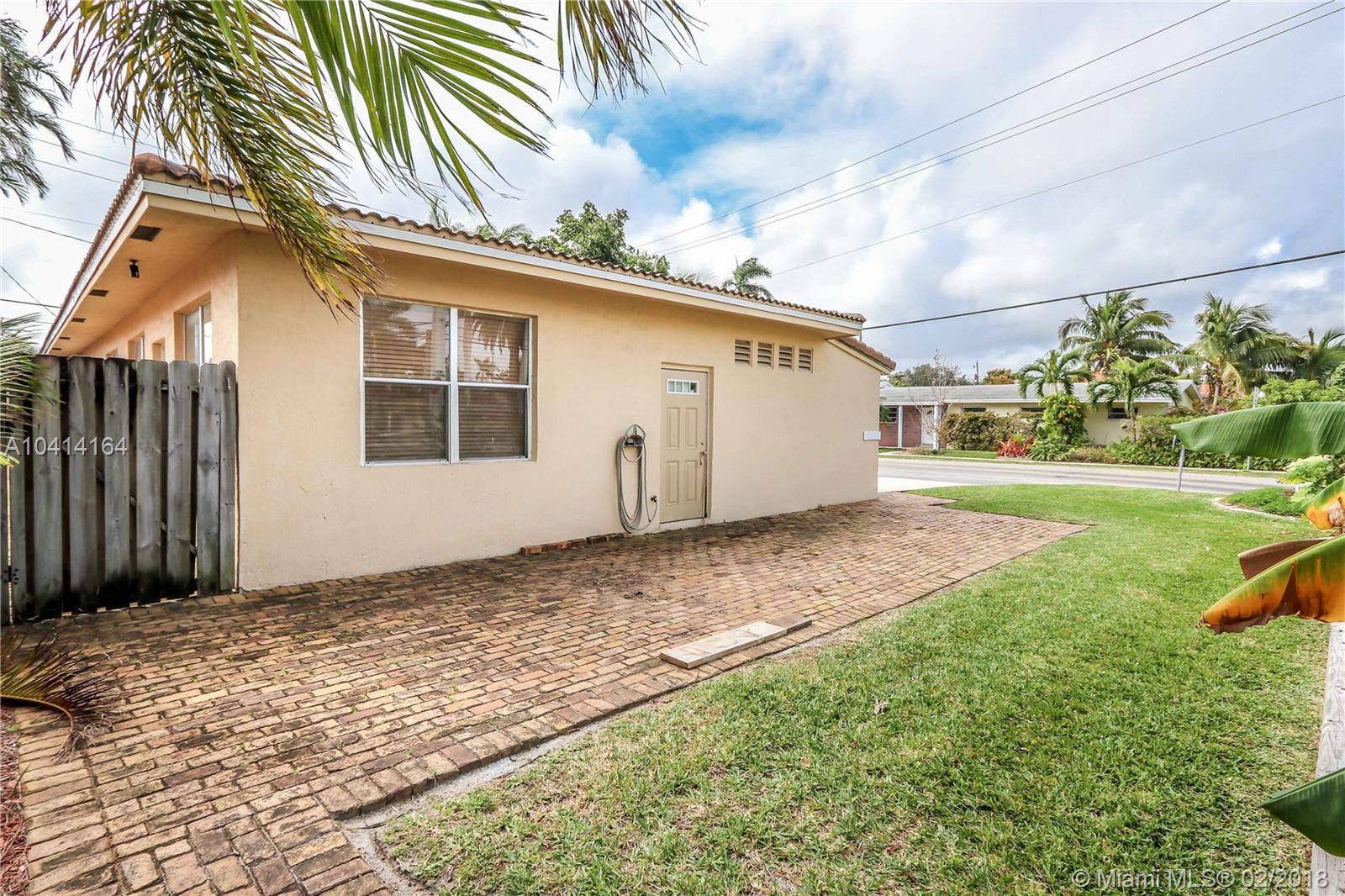 HOLLYWOOD LAKES SEC - Residential