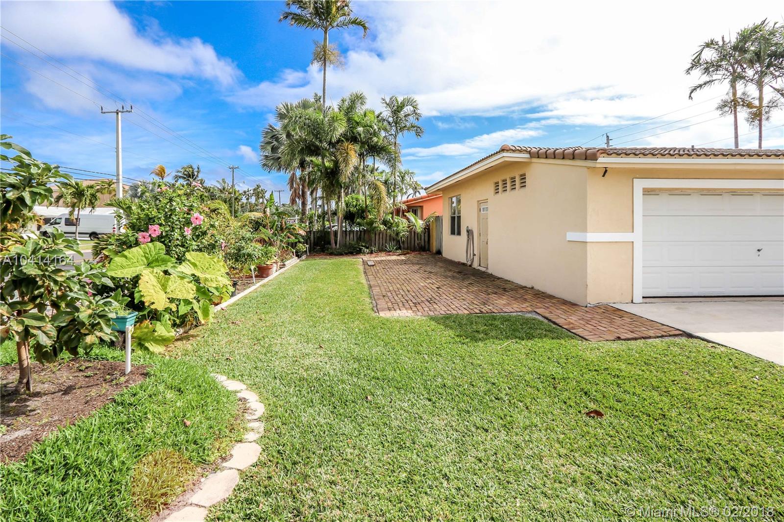 HOLLYWOOD LAKES SEC - Residential