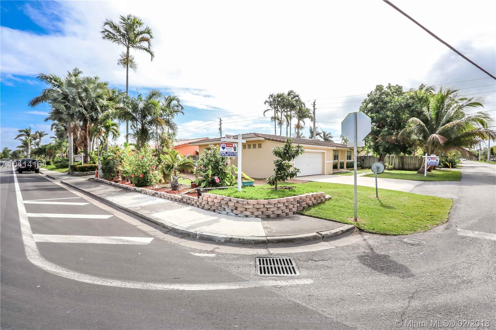 HOLLYWOOD LAKES SEC - Residential