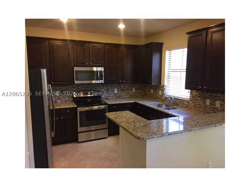 8444 Lakeview Trl