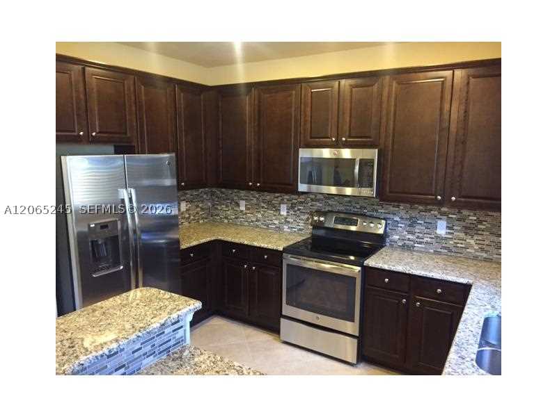 8444 Lakeview Trl
