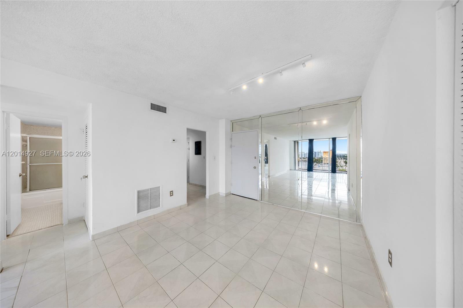 KENNEDY HOUSE CONDO - Residential