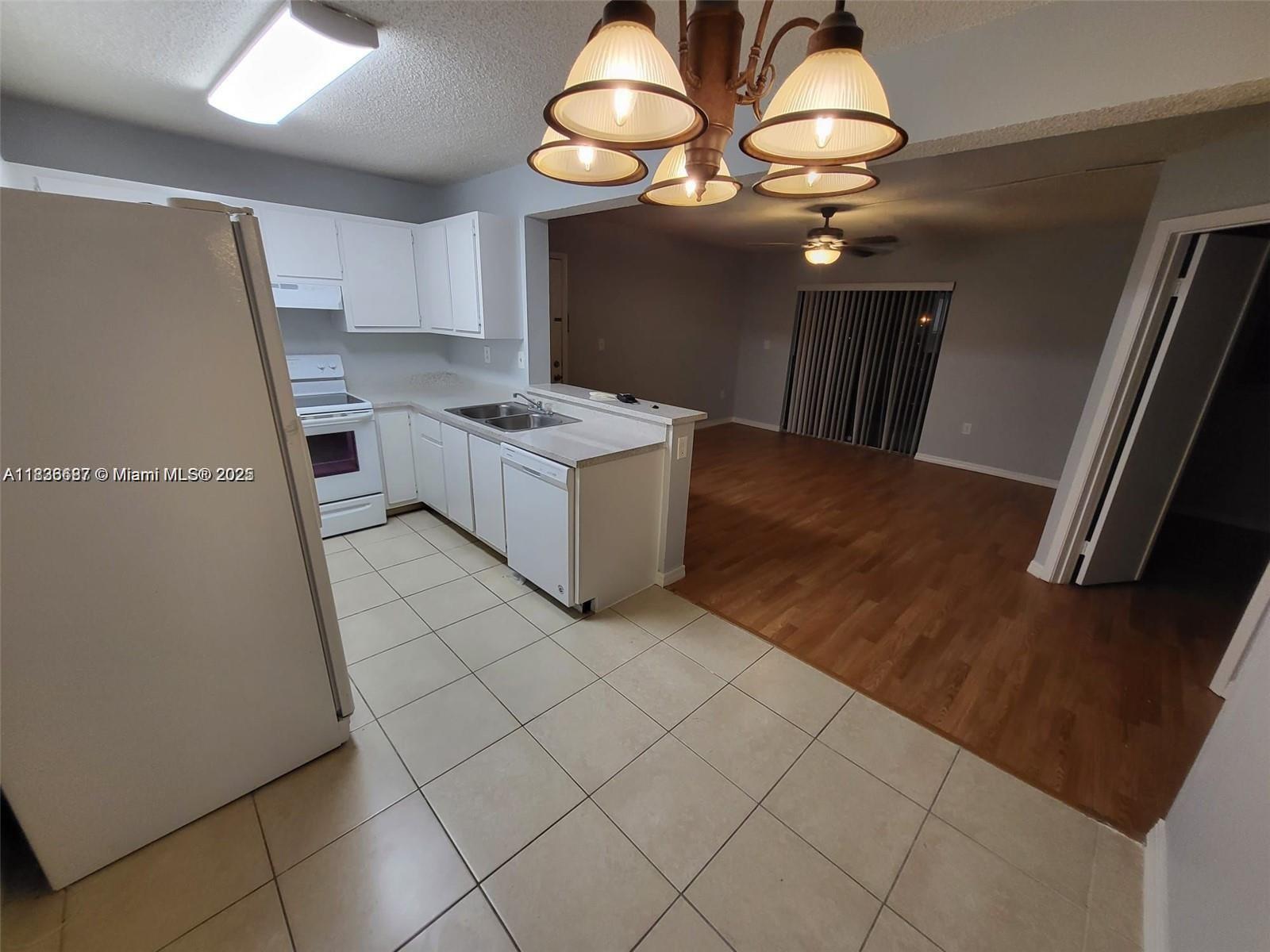 301 Palm Way 205