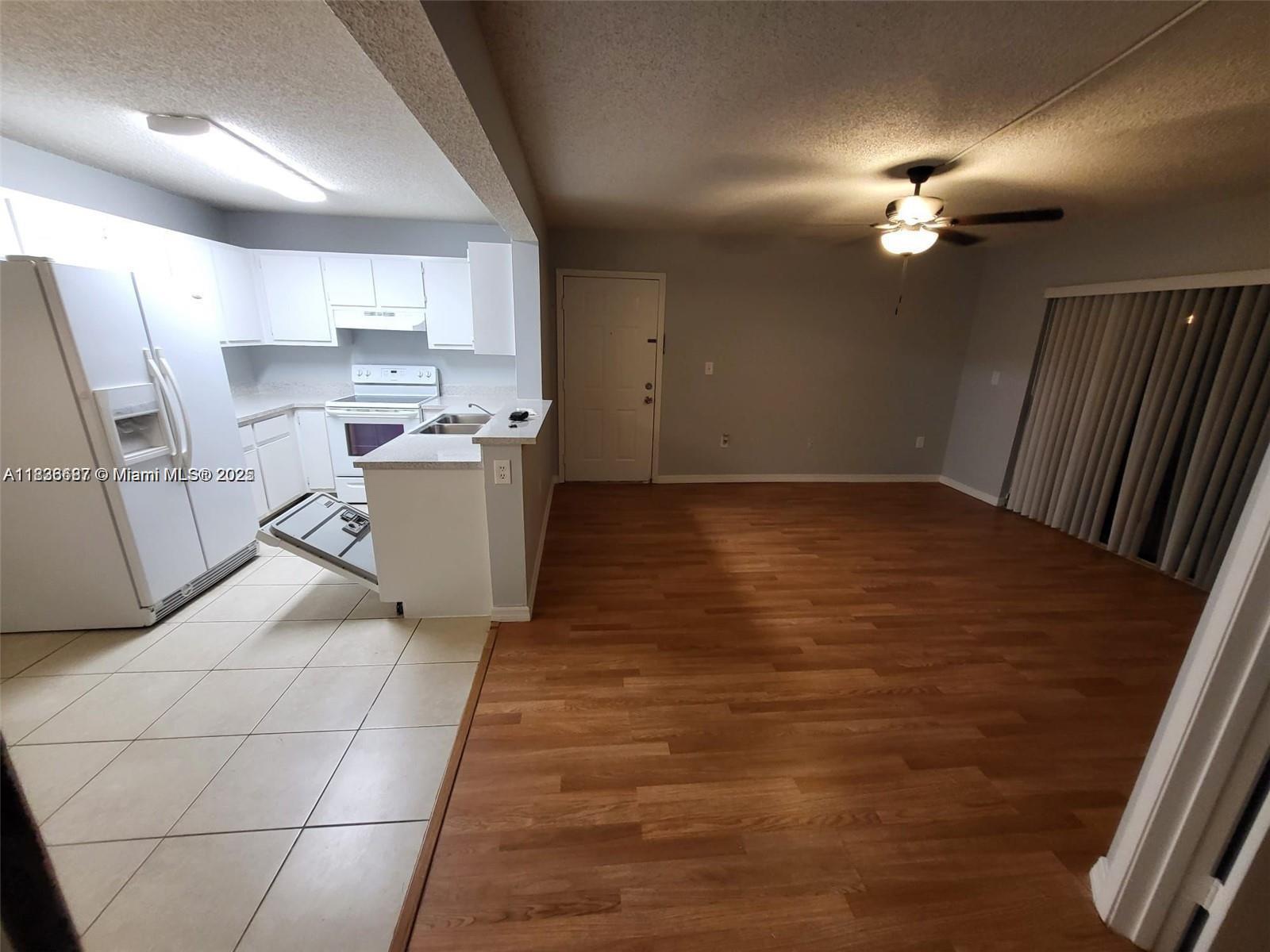301 Palm Way 205