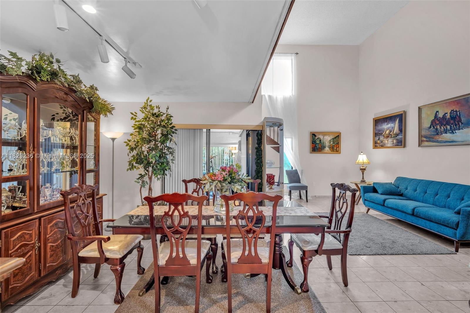 VILLA VENEZIA CONDO PH VI - Residential