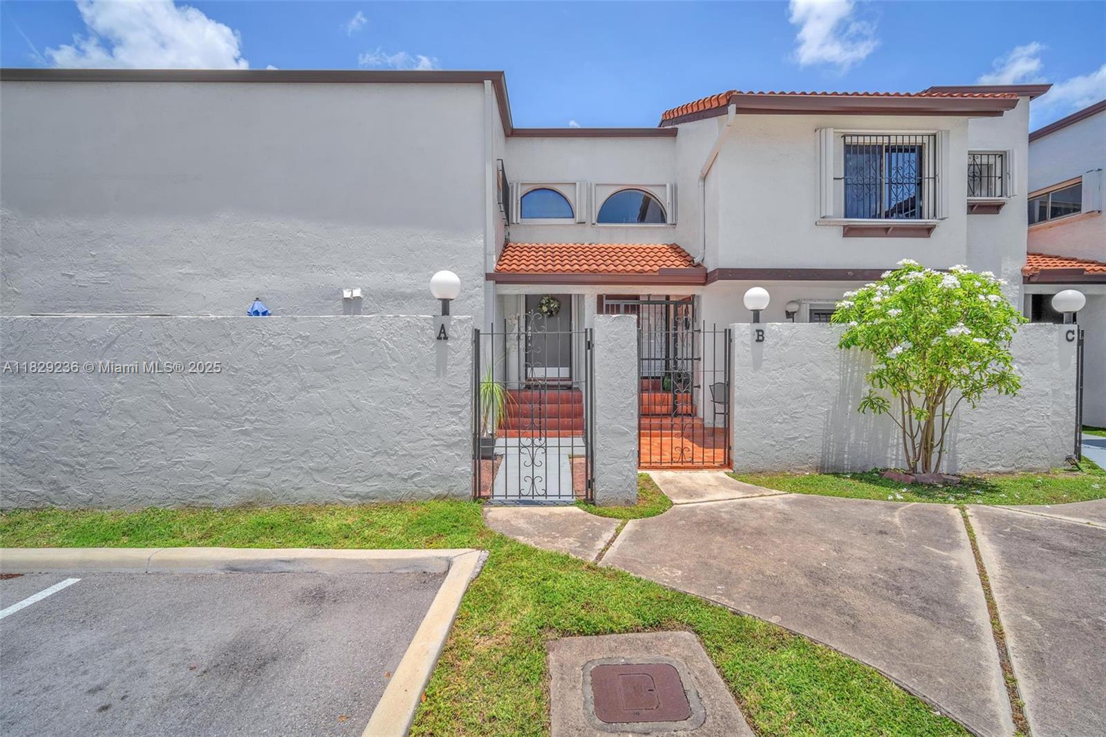 Welcome to this spacious, well maintained 3 bedroom, 2 1/2 bathroom townhouse! Over 1800 sq ft, with an additional living area on the first floor that can be used as a guest room, office space, or a play area for the kids. Located in a convenient neighborhood, less than 10 min from the turnpike, close to schools, malls, shops, dining etc. Gated community with dial in access for added peace of mind.
This property is tenant occupied, please schedule a showing through showing time.