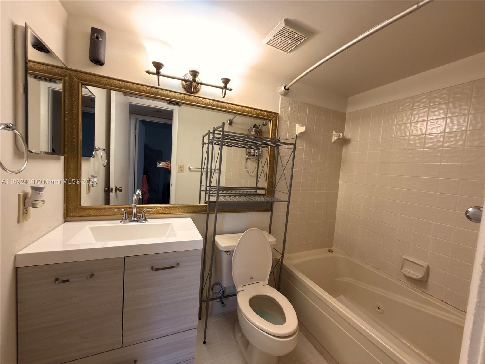 CLUB QUARTERS AT RAINTREE - Residential