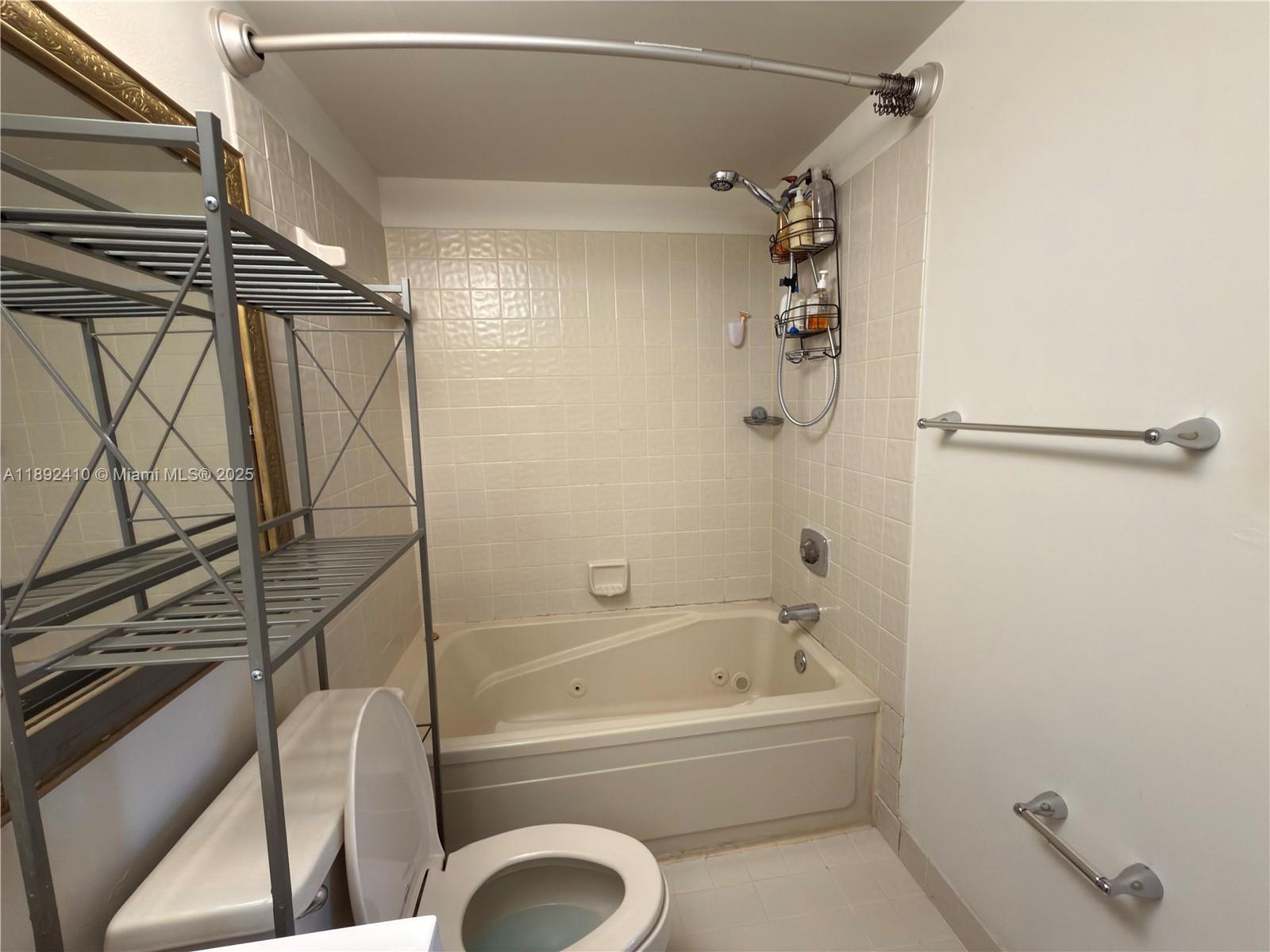 CLUB QUARTERS AT RAINTREE - Residential