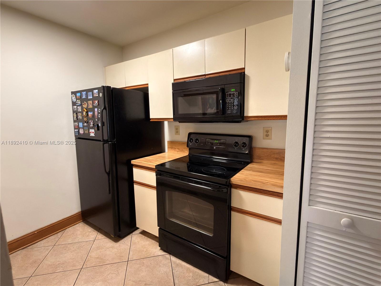 CLUB QUARTERS AT RAINTREE - Residential