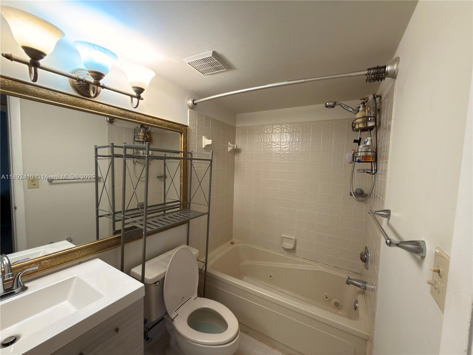 CLUB QUARTERS AT RAINTREE - Residential