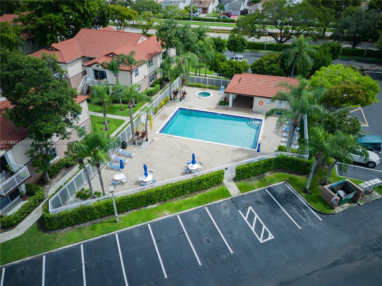 CLUB QUARTERS AT RAINTREE - Residential