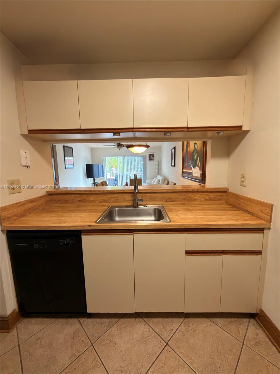 CLUB QUARTERS AT RAINTREE - Residential