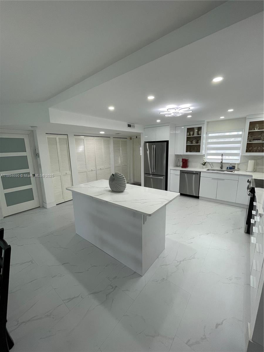 HOLLYBROOK GOLF AND - Residential