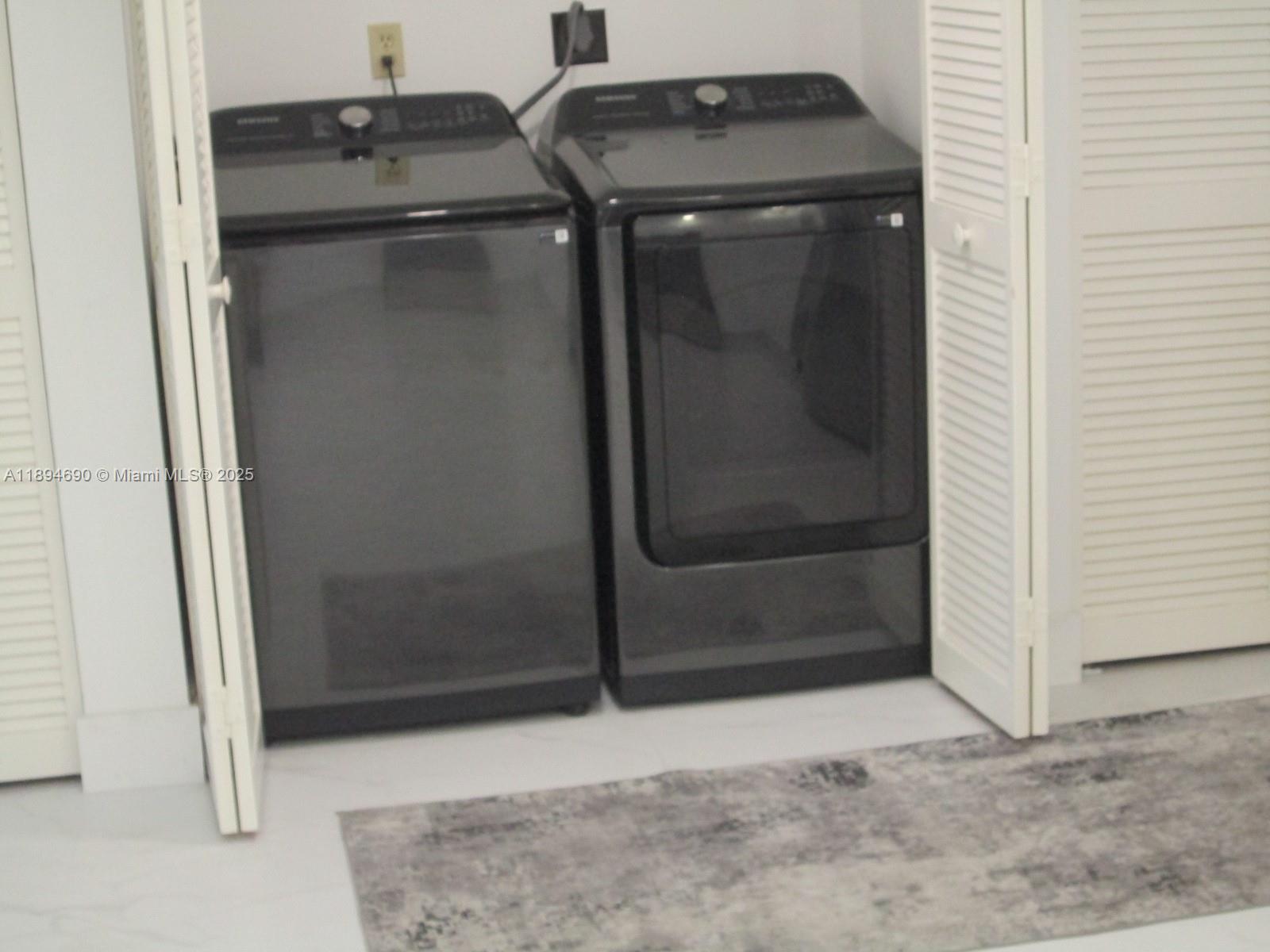 HOLLYBROOK GOLF AND - Residential