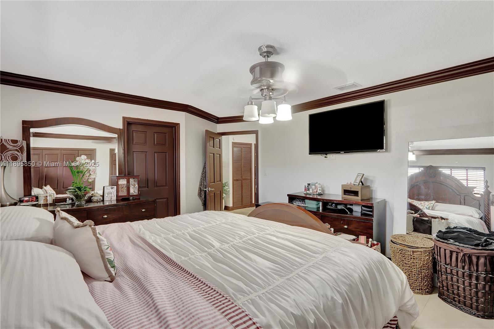 VENETIAN ACRES - Residential Income