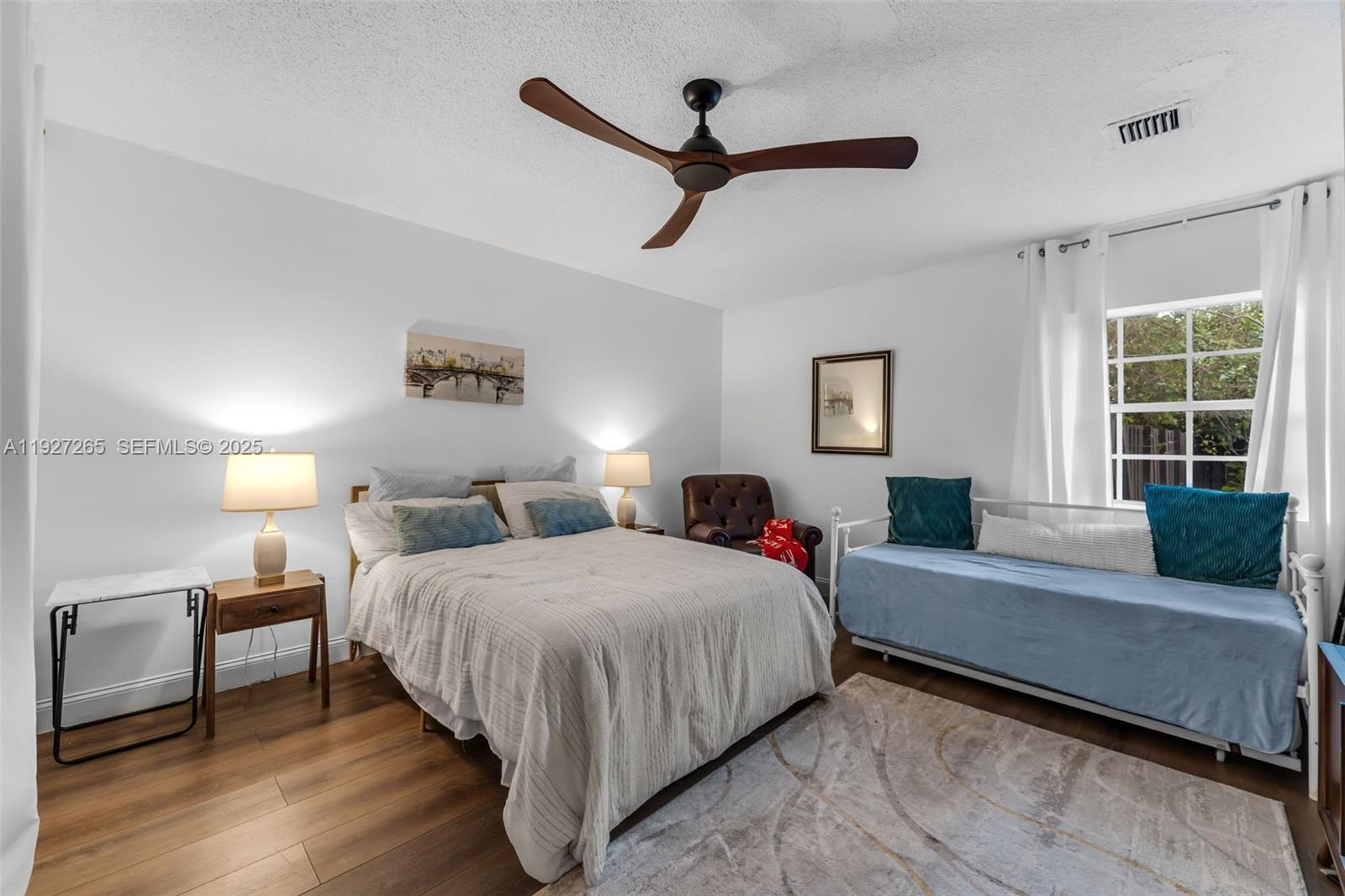 LAKES OF THE MEADOW SEC 4 - Residential