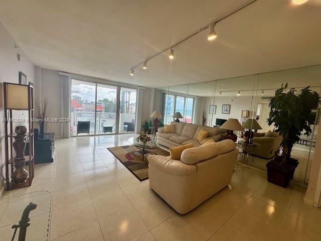 CARLISLE ON THE OCEAN CON - Residential