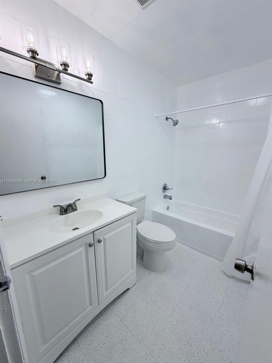 LA PLACIDA SECTION 2 COND - Residential