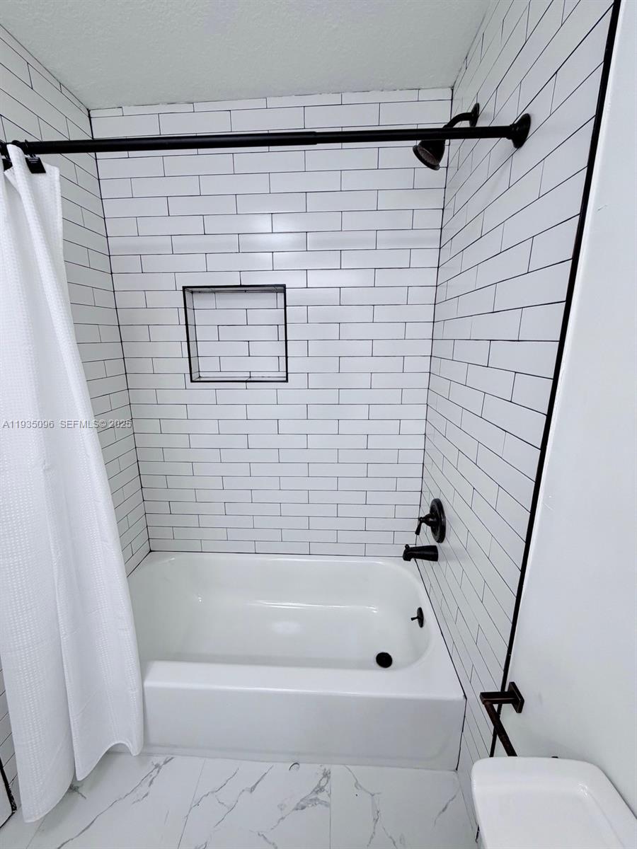 LA PLACIDA SECTION 2 COND - Residential