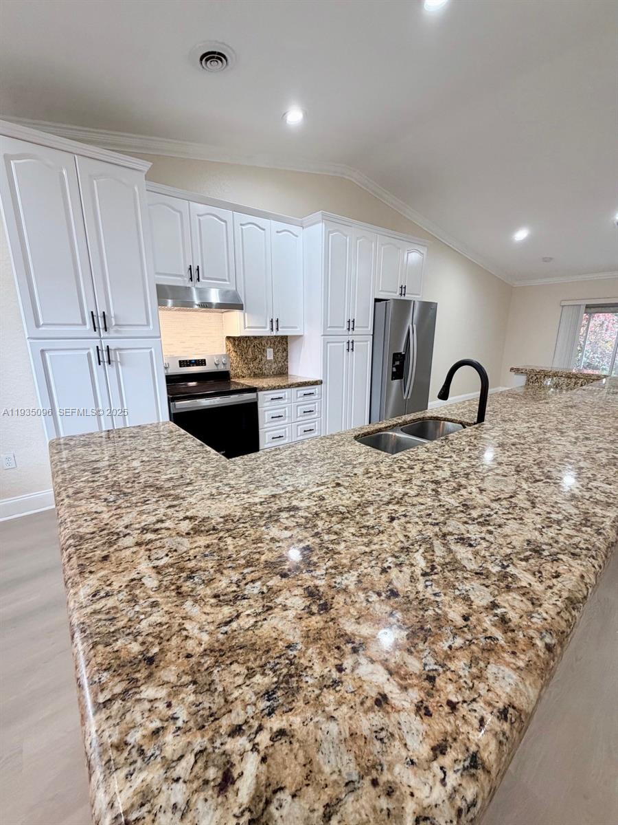 LA PLACIDA SECTION 2 COND - Residential